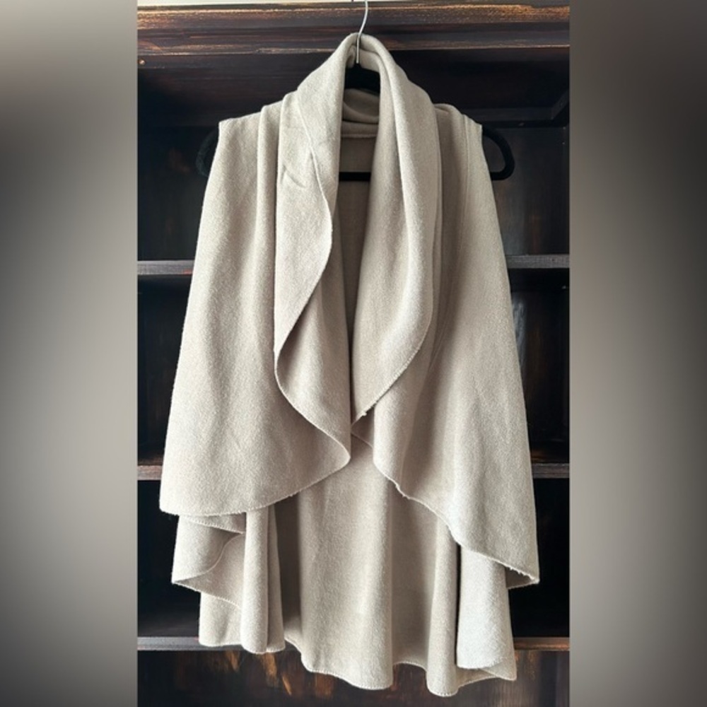 Elegant Draped Layered Sleeveless Shrug | One Size | Light Beige Gray